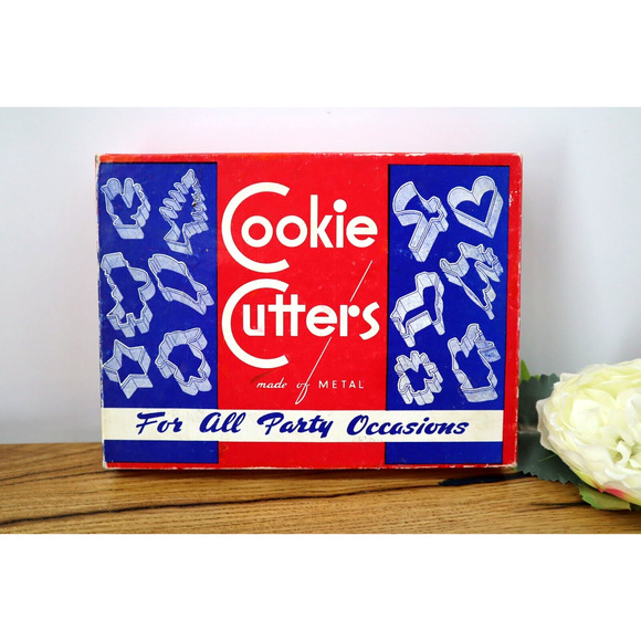 Vintage Metal Cookie Cutters Set of 10 Turkey Tree Fish Santa Rabbit Made in USA - Picture 2 of 2